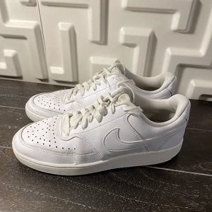 Nike court low women’s size 9 white